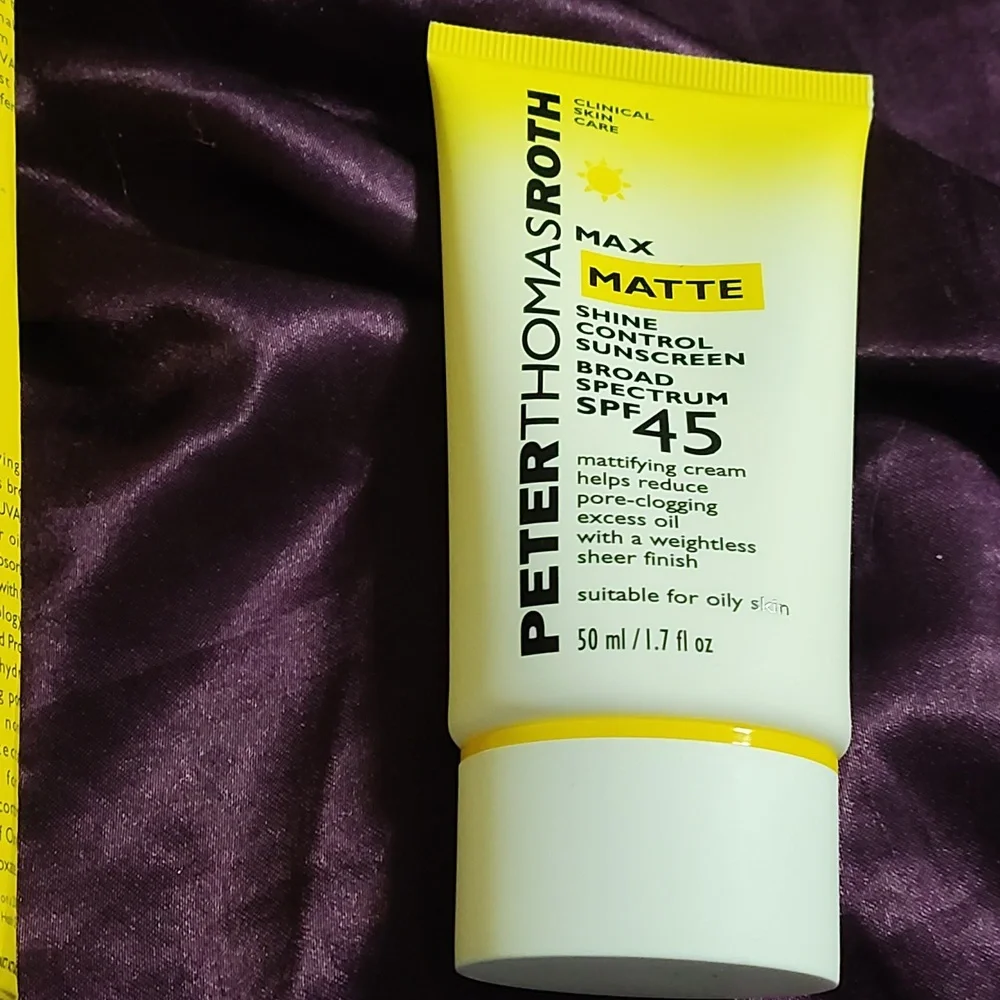 Peter Thomas Roth max matte sunscreen - Picture 5 of 6